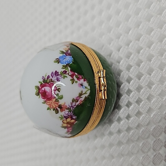 Dubarry Limoges France round Porcelain pocket watch pill box - Picture 5 of 8